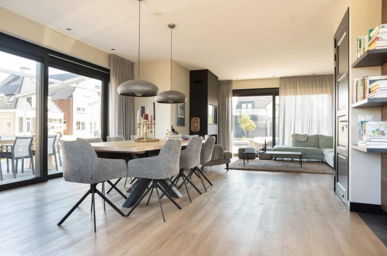 Villa New High End Waterfront Family *